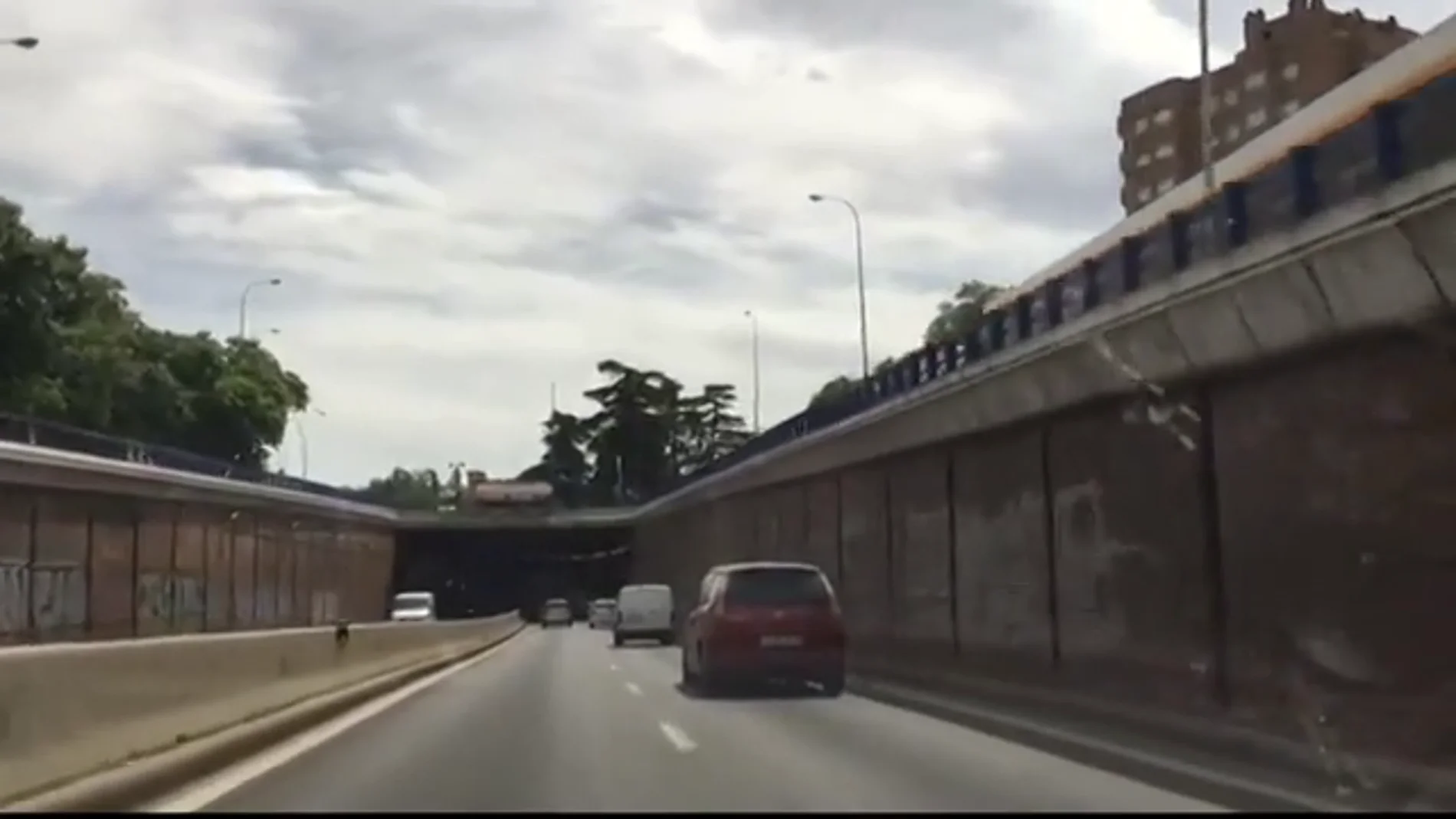 Miles de conductores madrileños sancionados con multas que alcanzan los 8 millones de euros por atravesar el túnel de Plaza Elíptica