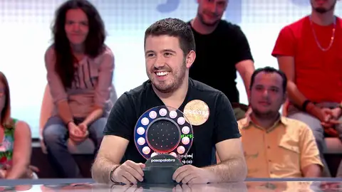 El chiste de Orestes sobre Eurovisión y 'Azúcar Moreno’ que destroza a Roberto Leal El chiste de Orestes sobre Eurovisión y 'Azúcar Moreno’ que destroza a Roberto Leal