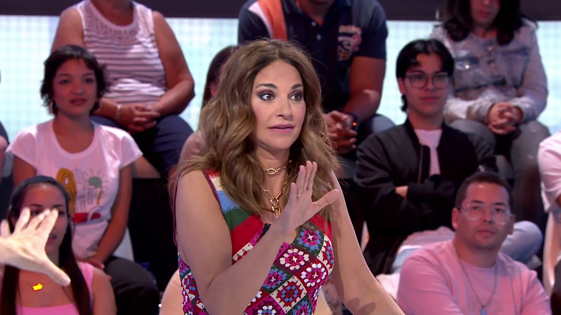 Mariló Montero 'amenaza’ a Adriana Torrebejano tras adelantarse dos veces en ‘La Pista’: “No te la sabes, olvídate” Mariló Montero 'amenaza’ a Adriana Torrebejano tras adelantarse dos veces en ‘La Pista’: “No te la sabes, olvídate”