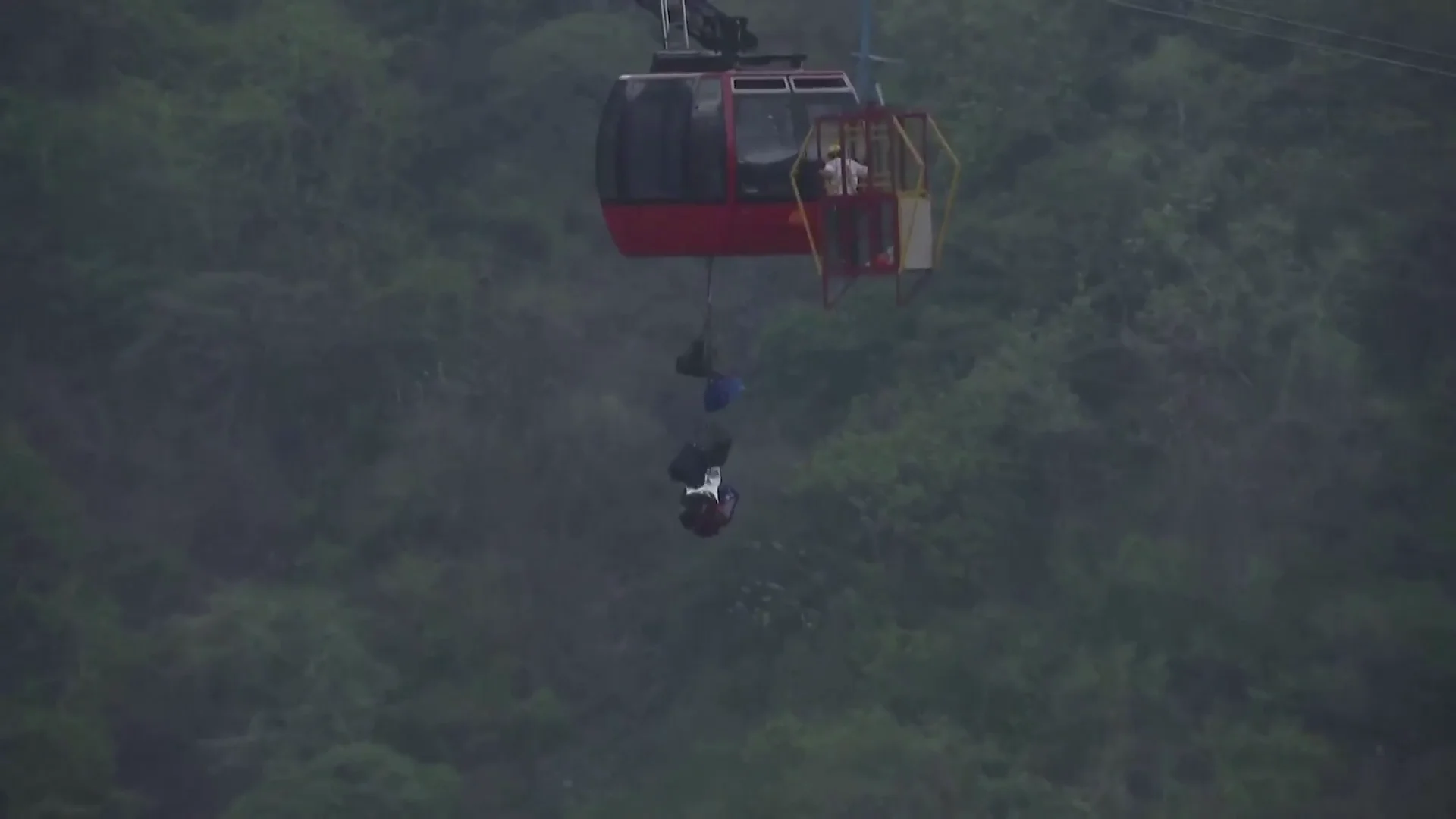 Rescate de 11 turistas en un telef&eacute;rico en la India