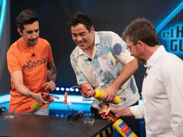 ¡Marron, Motos y Pablo Chiapella hacen volar una salchicha gracias al efecto Coanda! ¡Marron, Motos y Pablo Chiapella hacen volar una salchicha gracias al efecto Coanda!