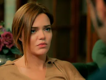Züleyha miente a Demir y oculta que Fikret es el responsable de las cartas Züleyha miente a Demir y oculta que Fikret es el responsable de las cartas
