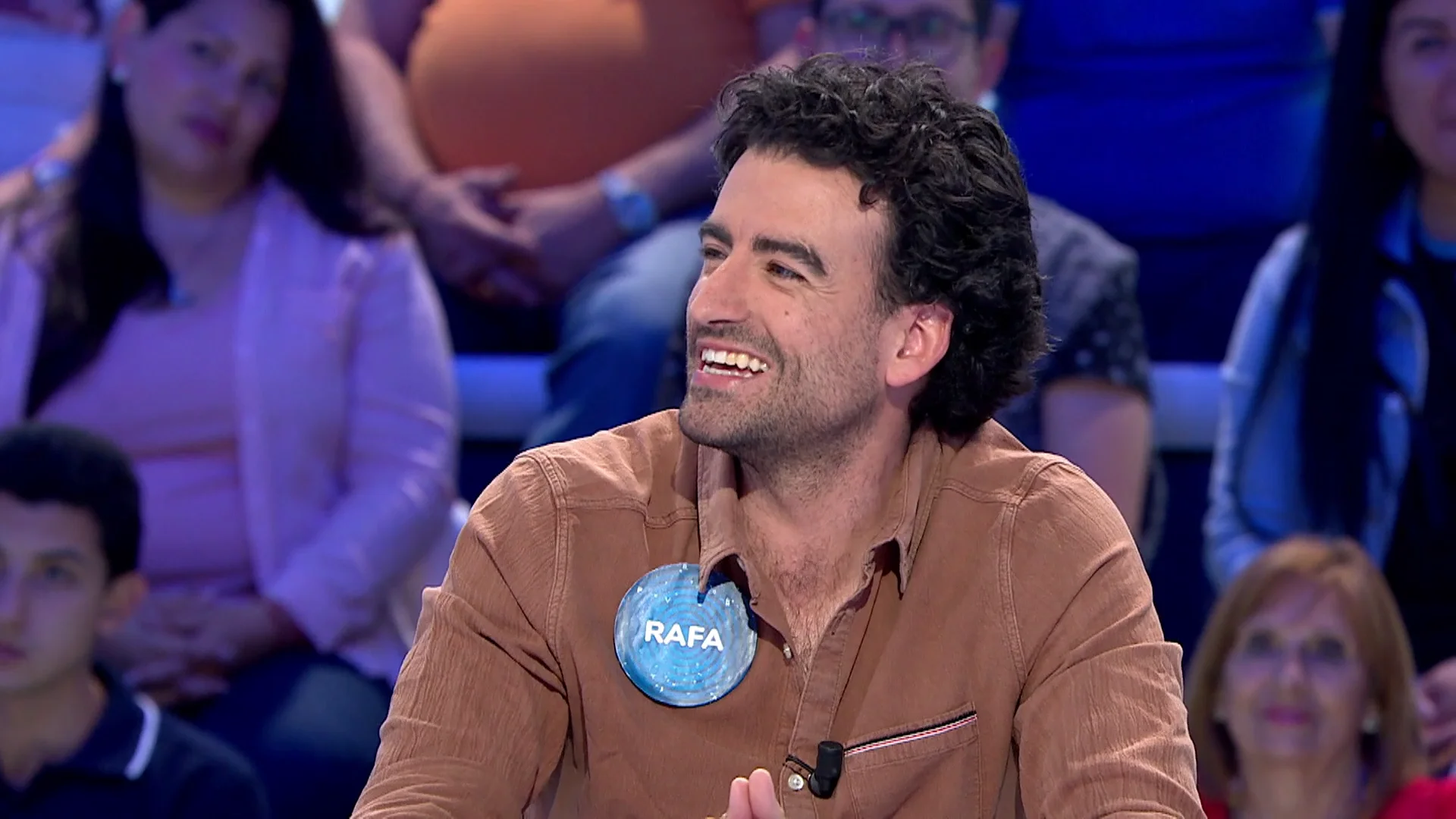 Rafa ‘ataca’ a Orestes donde más le duele: ¡duelo de juglares en ‘Pasapalabra’! Rafa ‘ataca’ a Orestes donde más le duele: ¡duelo de juglares en ‘Pasapalabra’!