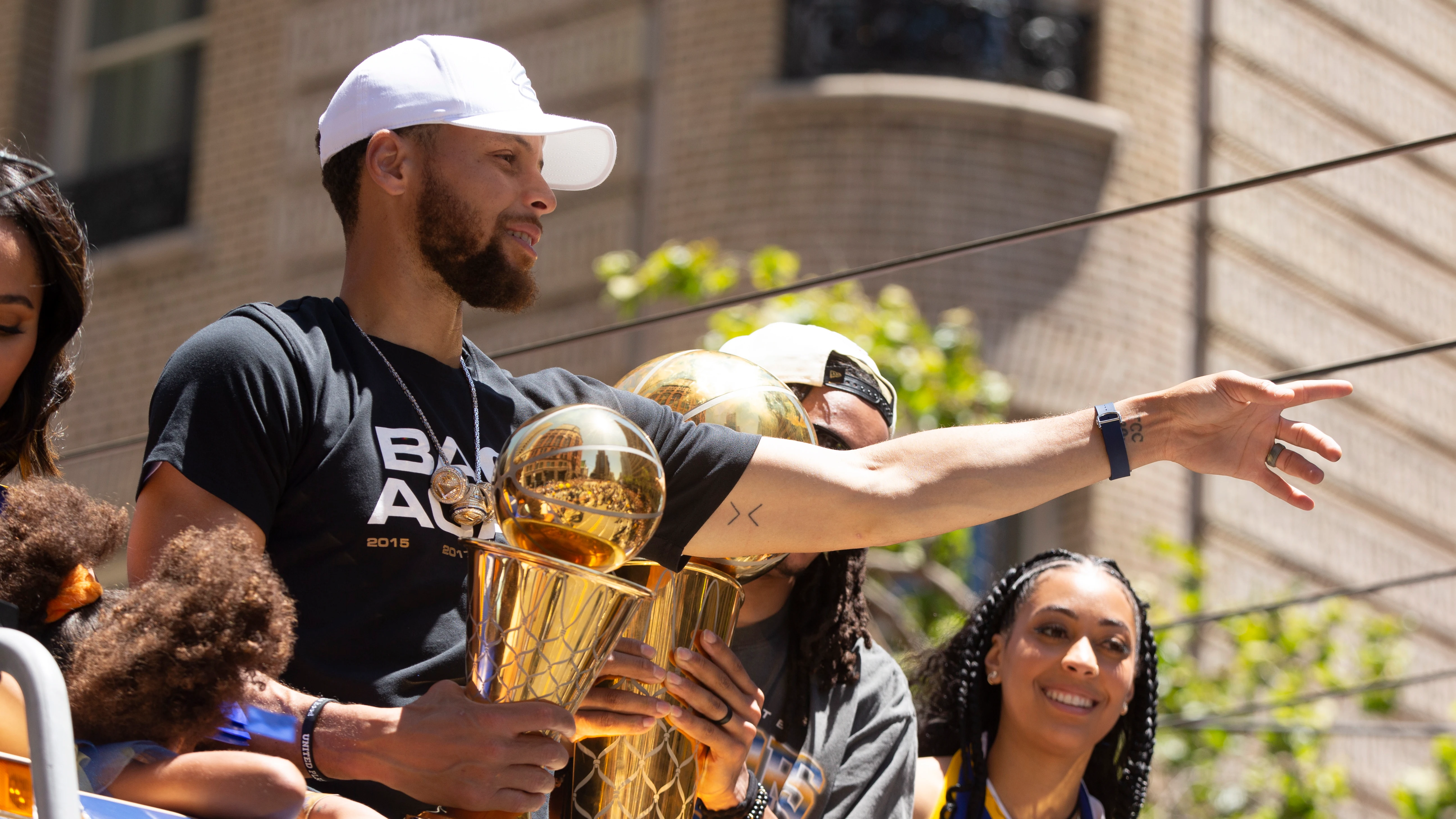 Stephen Curry, en la celebración de los Warriors por las calles de San Francisco Stephen Curry, en la celebración de los Warriors por las calles de San Francisco