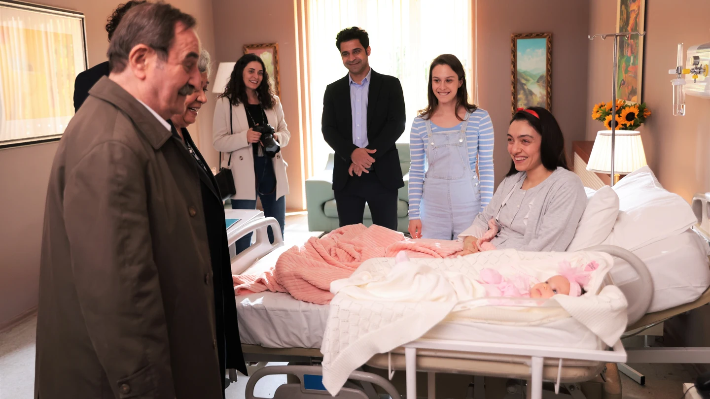 Toda la familia da la bienvenida a la pequeña Masal: “Es una auténtica Derenoğlu" Toda la familia da la bienvenida a la pequeña Masal: “Es una auténtica Derenoğlu"