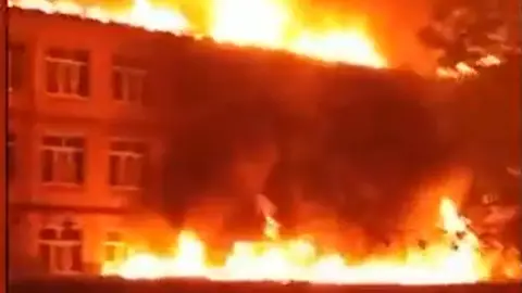 Colegio en llamas en Ucrania Colegio en llamas en Ucrania