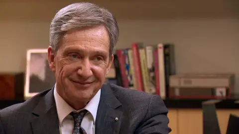 Uriarte no duda en manipular a Raúl para deshacerse de Carmen: de la falsa bondad a la cruel venganza Uriarte no duda en manipular a Raúl para deshacerse de Carmen: de la falsa bondad a la cruel venganza