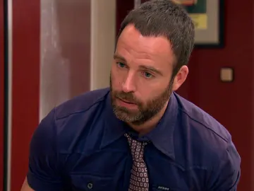 Fran intenta abrirle los ojos a Raúl: “Uriarte intentó envenenar a tu madre” Fran intenta abrirle los ojos a Raúl: “Uriarte intentó envenenar a tu madre”