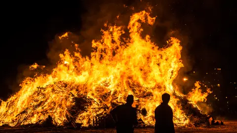 Hoguera en la playa Hoguera en la playa