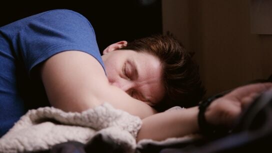 Imagen de archivo de una persona durmiendo