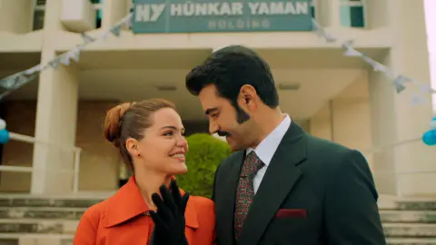 Züleyha y Demir presumen de amor ante toda Çukurova  Züleyha y Demir presumen de amor ante toda Çukurova