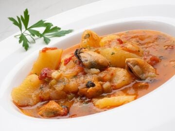 Argui&ntilde;ano elabora "un guiso importante": marmitako de mejillones