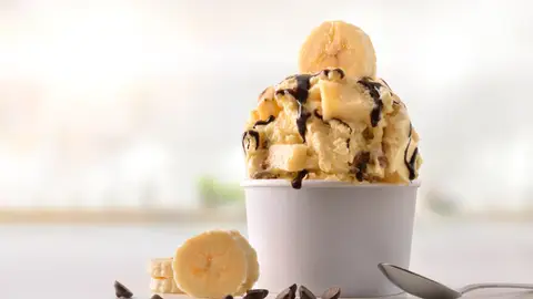 Helado de plátano y chocolate. Helado de plátano y chocolate.