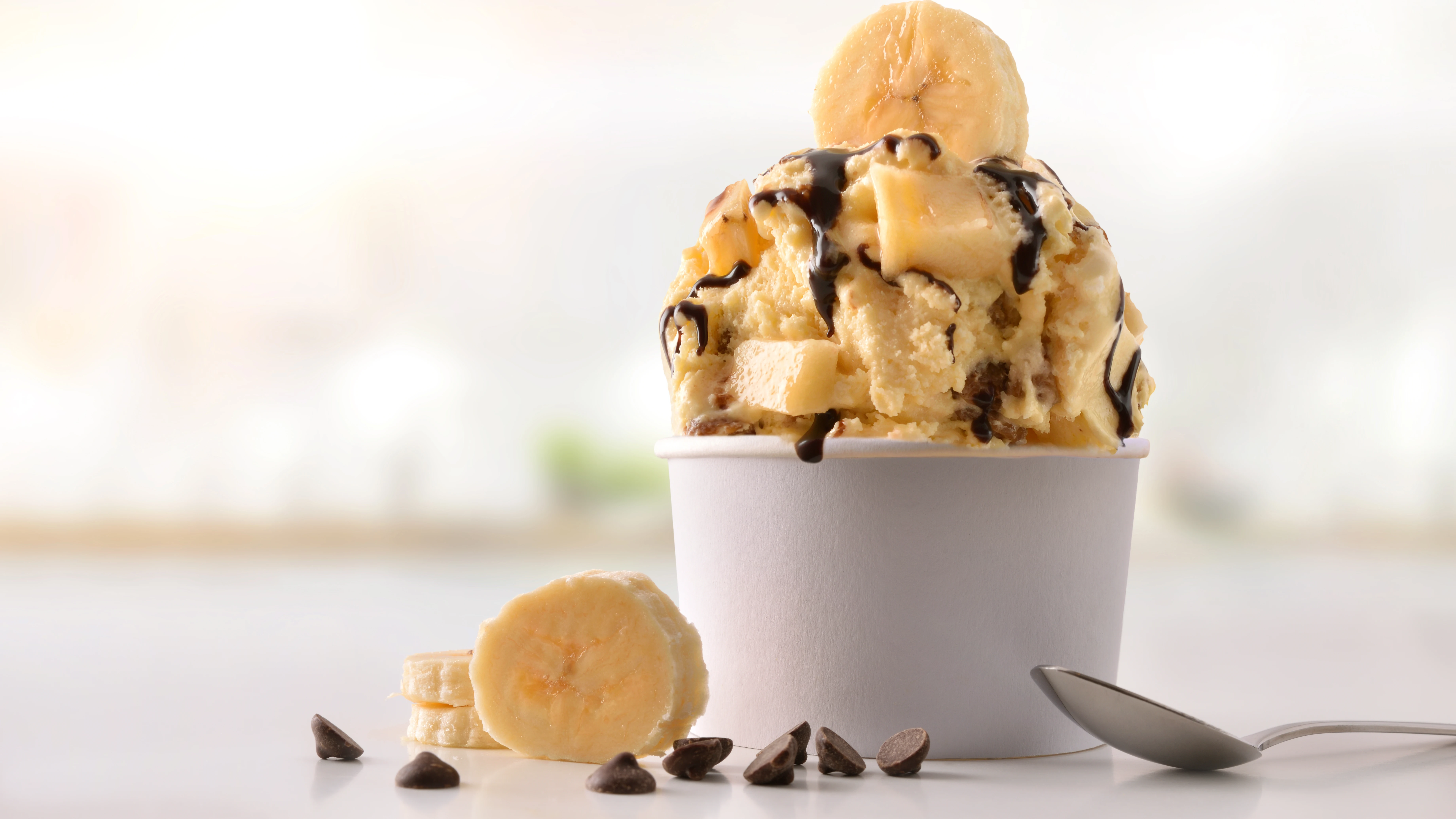 Helado de plátano y chocolate. Helado de plátano y chocolate.