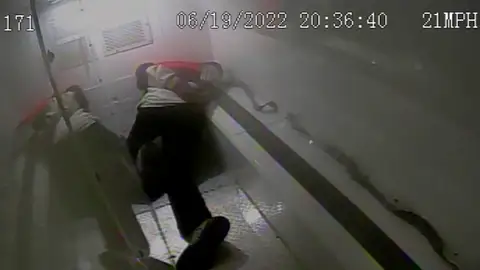 Furgón policial golpe Furgón policial golpe