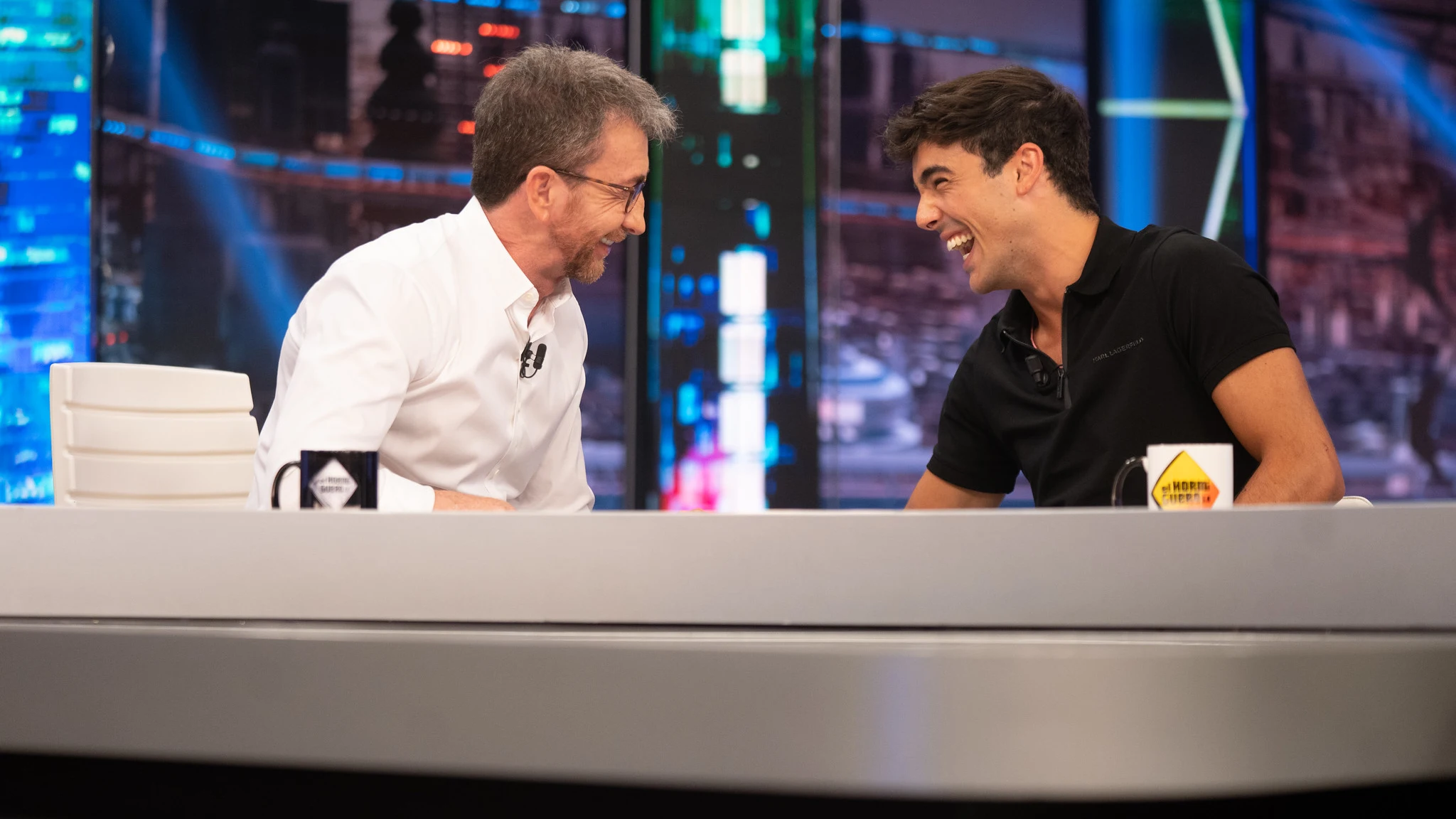 La historia de la fan de Óscar Casas que le pregunta si le gustan las cabras: "Me daría un poco de miedo" La historia de la fan de Óscar Casas que le pregunta si le gustan las cabras: "Me daría un poco de miedo"