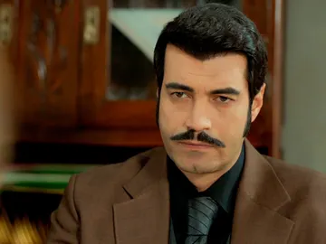 Demir le pide perdón a Züleyha por cambiar la herencia: “Para mí no hay diferencia entre Adnan y Leyla” Demir le pide perdón a Züleyha por cambiar la herencia: “Para mí no hay diferencia entre Adnan y Leyla”