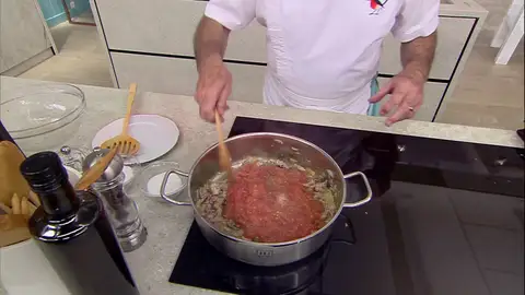 Rehoga las hortalizas y añade la carne Rehoga las hortalizas y añade la carne