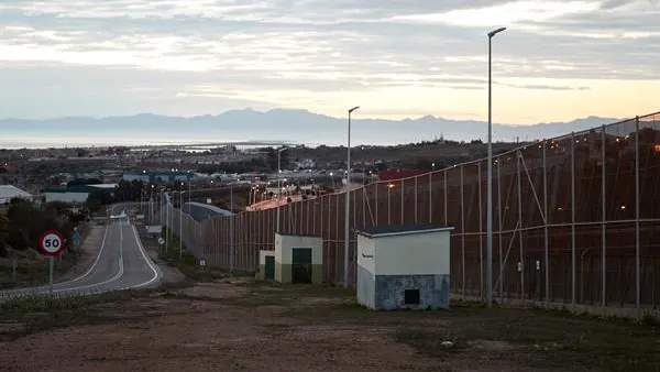 Valla entre Marruecos y España Valla entre Marruecos y España
