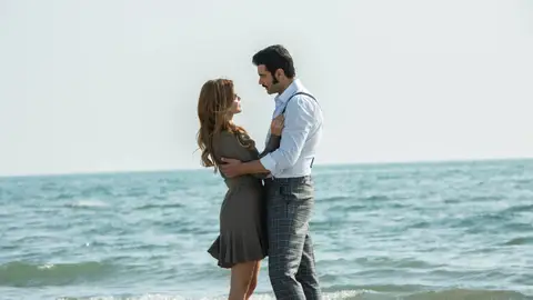 Demir y Züleyha en 'Tierra Amarga' Demir y Züleyha en 'Tierra Amarga'