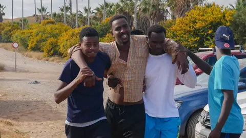 Cuatro inmigrantes se dirigen al Centro de Estancia Temporal de inmigrantes (CETI) en Melilla Cuatro inmigrantes se dirigen al Centro de Estancia Temporal de inmigrantes (CETI) en Melilla