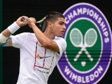 Alcaraz sigue sin encontrarse en hierba y cae ante Rudd antes del debut en Wimbledon