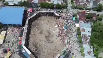 Cinco muertos y medio millar de heridos por el hundimiento de una grada en una plaza de toros en Colombia Cinco muertos y medio millar de heridos por el hundimiento de una grada en una plaza de toros en Colombia