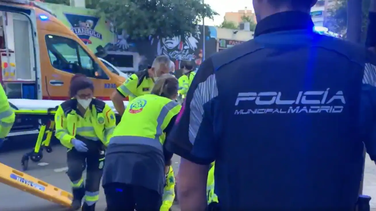 Una reyerta multitudinaria en Aluche acaba con cinco j&oacute;venes heridos, tres de gravedad 