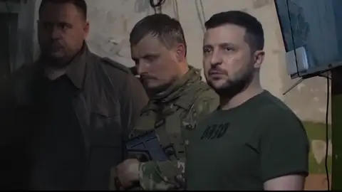 Volodímir Zelenski, presidente ucraniano, ha intentado insuflar ánimos entre unas tropas cada vez más agotadas Volodímir Zelenski, presidente ucraniano, ha intentado insuflar ánimos entre unas tropas cada vez más agotadas