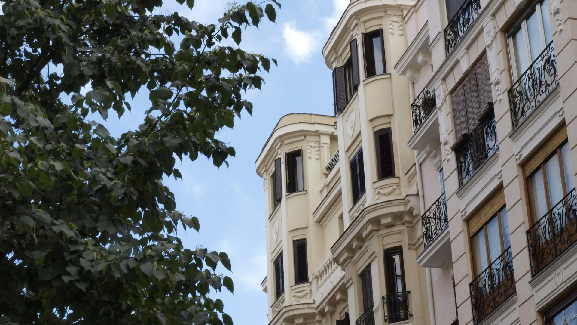 Fachada de un edificio Fachada de un edificio