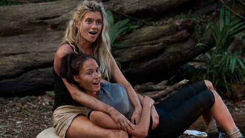Toni y Shelby en 'The Wilds'