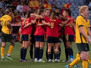 La selección española celebra un gol en el partido ante Australia