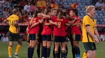 La selección española celebra un gol en el partido ante Australia