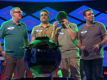 ¡Raúl se la sabía!: La particular utilidad del sudor de los gladiadores deja a los ‘Sindulfos’ sin opción de la bomba de cristal ¡Raúl se la sabía!: La particular utilidad del sudor de los gladiadores deja a los ‘Sindulfos’ sin opción de la bomba de cristal