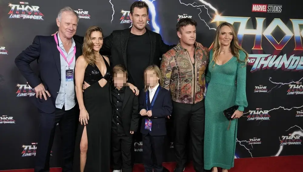 Elsa Pataky y Chris Hemsworth con su familia