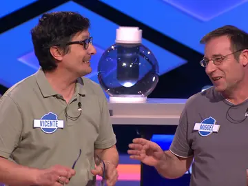 “¡Qué lamentable!”: La bomba más musical de los ‘Sindulfos’, frustrada por un lapsus de Vicente cantando ‘Sonrisas y lágrimas’ “¡Qué lamentable!”: La bomba más musical de los ‘Sindulfos’, frustrada por un lapsus de Vicente cantando ‘Sonrisas y lágrimas’