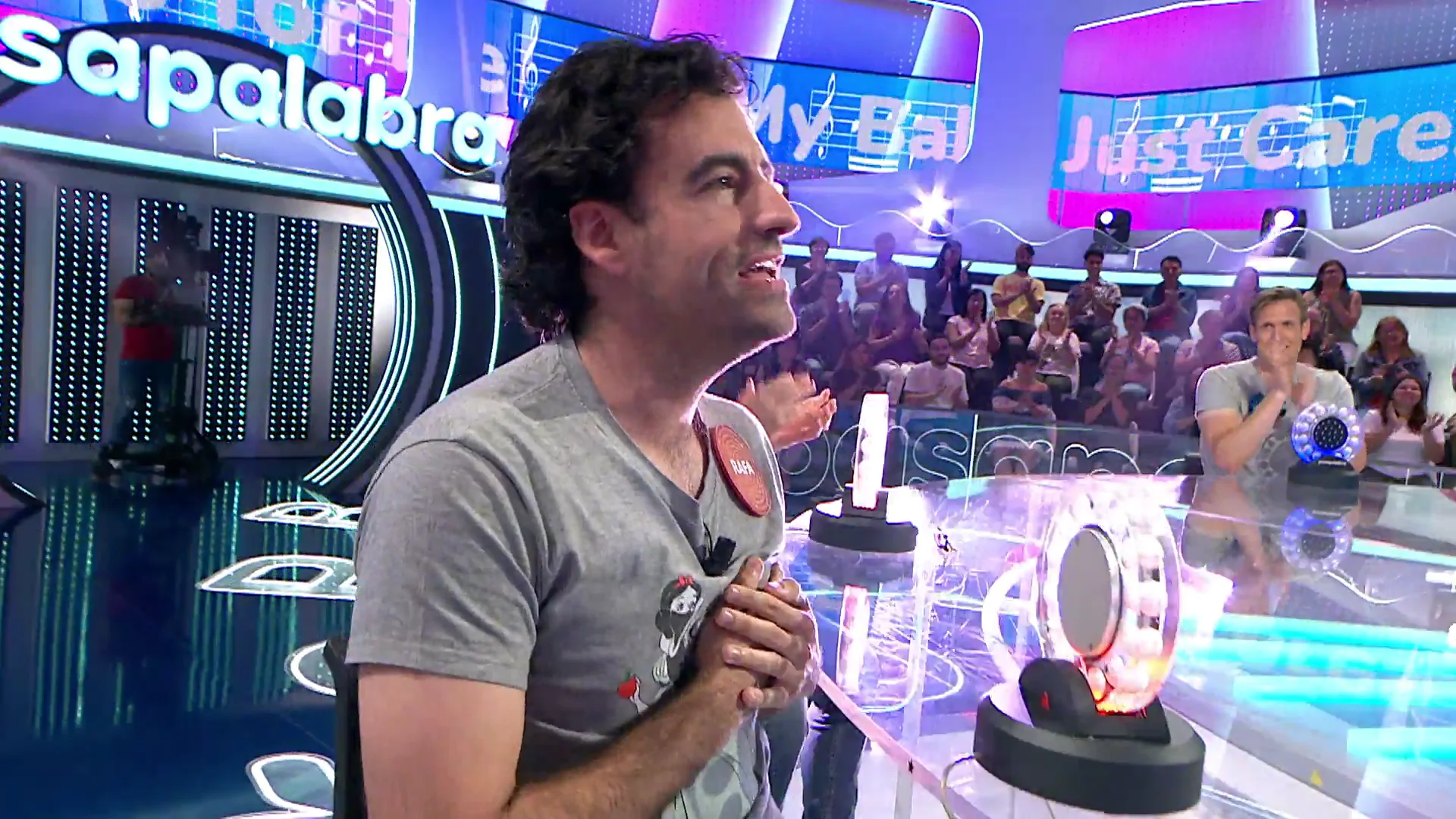 Rafa sorprende como crooner en &lsquo;Pasapalabra&rsquo;&hellip; &iexcl;y revela un gran secreto de su pasado!