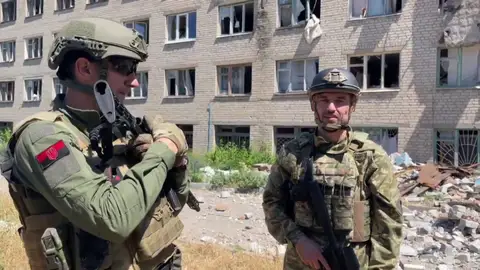 El extenista Dogopolov, a la derecha El extenista Dogopolov, a la derecha