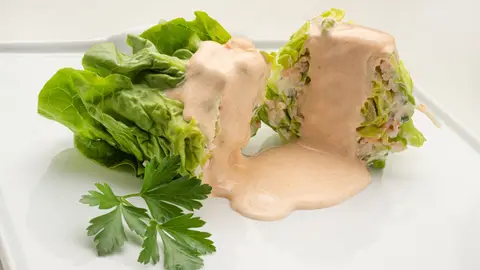 La receta curiosa, ligera y fresca de Arguiñano: cogollos rellenos de surimi La receta curiosa, ligera y fresca de Arguiñano: cogollos rellenos de surimi