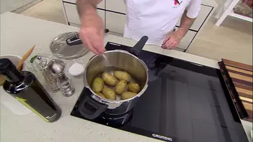 Cuece las patatas