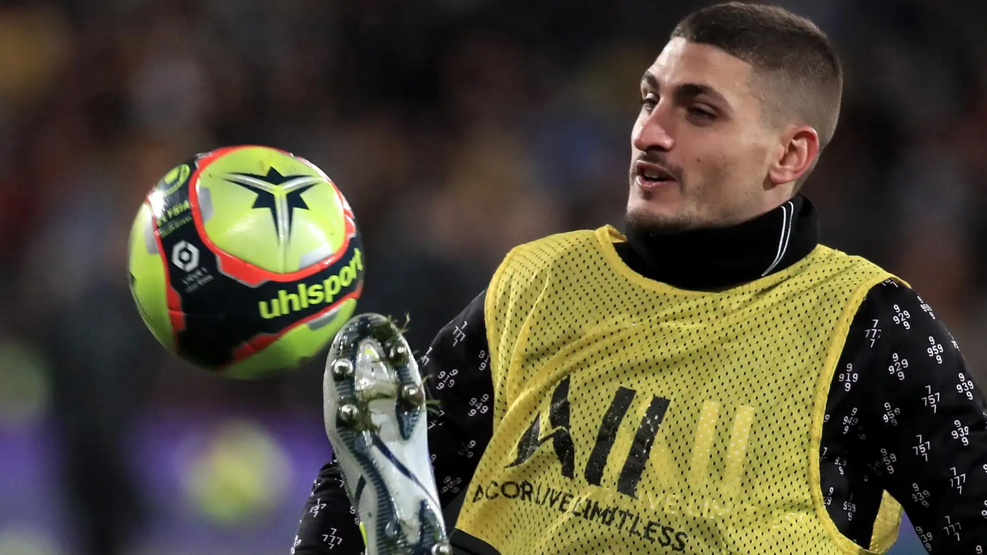 El futbolista Marco Verratti calentando antes de un partico con el PSG El futbolista Marco Verratti calentando antes de un partico con el PSG