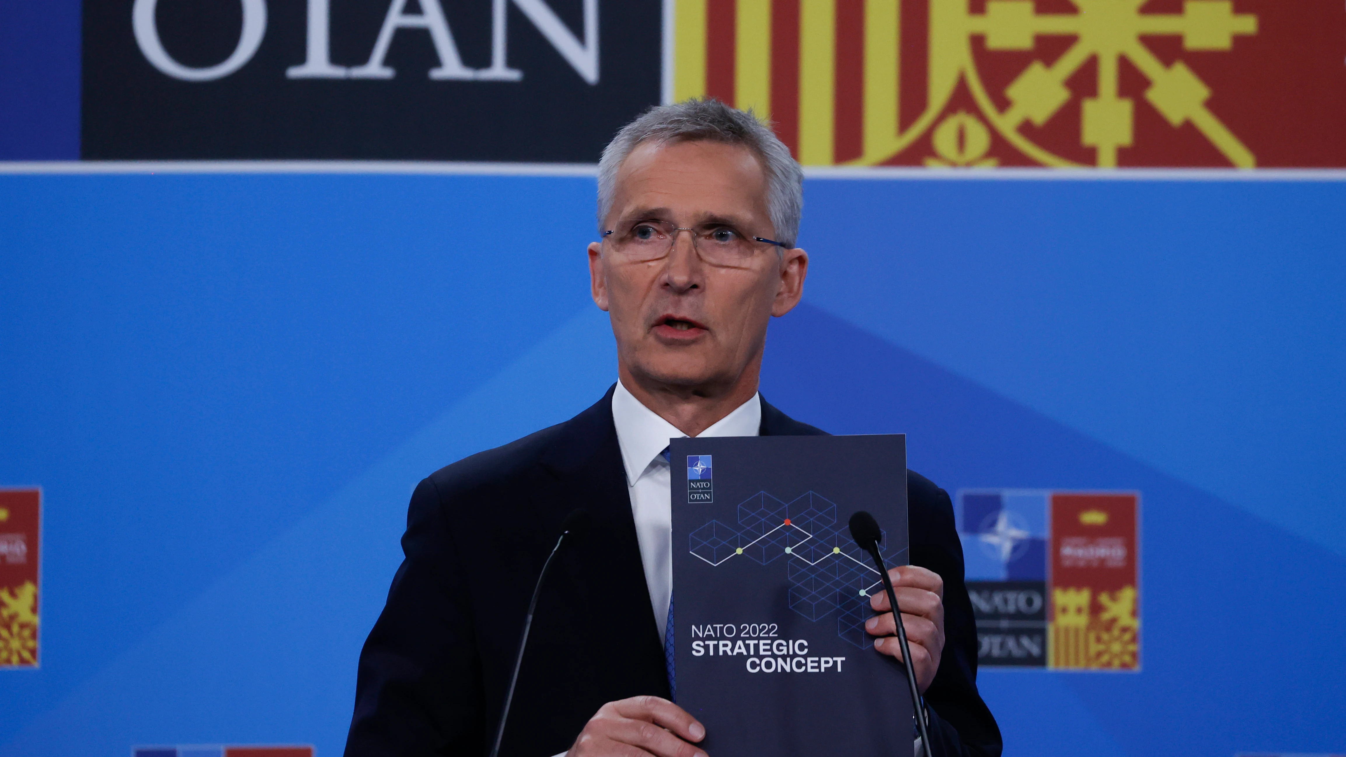 El secretario general de la OTAN, Jens Stoltenberg, en rueda de prensa tras la primera jornada de la cumbre de la OTAN. 
