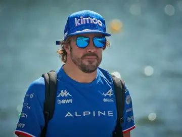El piloto español Fernando Alonso en el paddock de Fórmula 1 El piloto español Fernando Alonso en el paddock de Fórmula 1