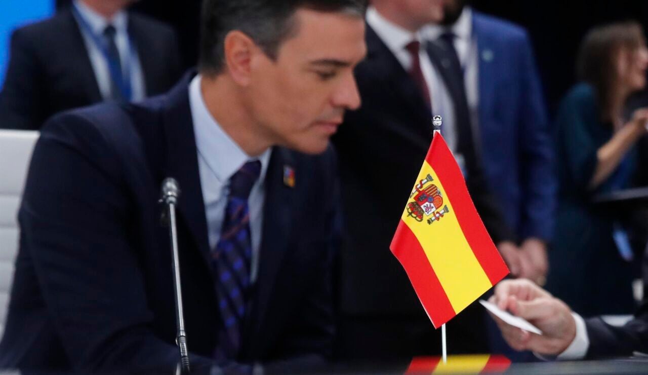 La bandera de España colocada al revés en la Cumbre de la OTAN