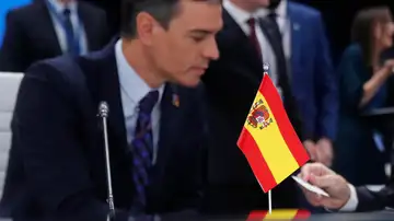 La bandera de España colocada al revés en la Cumbre de la OTAN La bandera de España colocada al revés en la Cumbre de la OTAN
