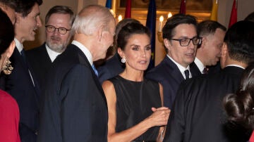 La reina Letizia durante la cena