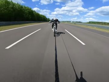¡A 272 km/h sobre una bicicleta! El espectacular récord Guinness de Elias Schwärzler