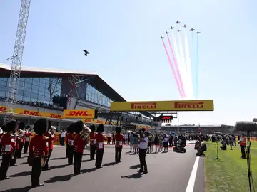 Imagen de la recta principal del circuito de Silverstone Imagen de la recta principal del circuito de Silverstone