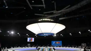 Salón de reuniones de la Cumbre de la OTAN Salón de reuniones de la Cumbre de la OTAN