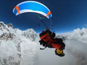 Así ha sido el primer vuelo en parapente sobre el Everest